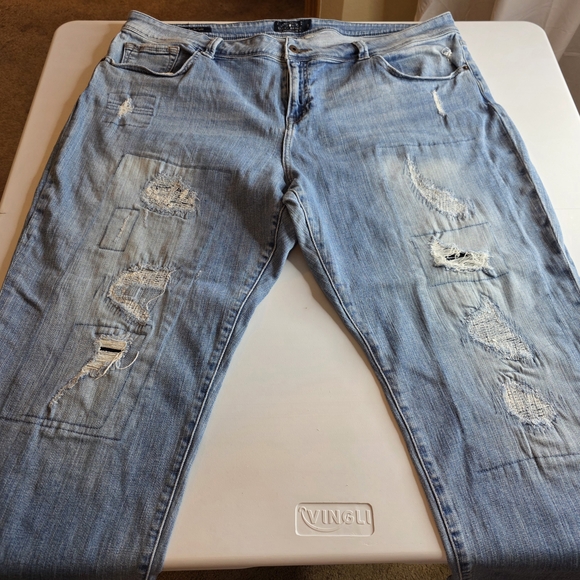 Lucky Brand 24W Light Wash Distressed Reese Boyfriend Jeans Fall Cute BY-3172 - Picture 8 of 15